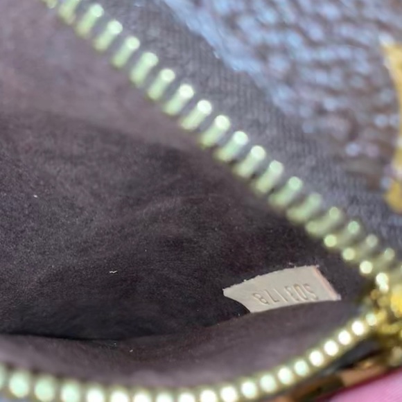 $1750 Louis Vuitton Pochette Métis with Twilly - Picture 8 of 8